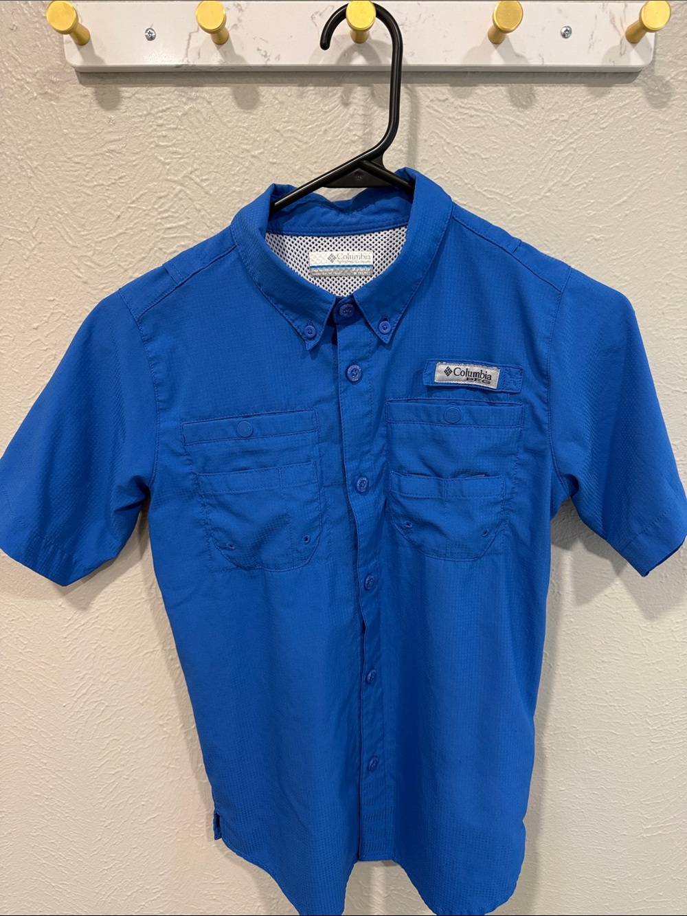Columbia boy’s Short-Sleeve Button-Down Shirt in Royal Blue